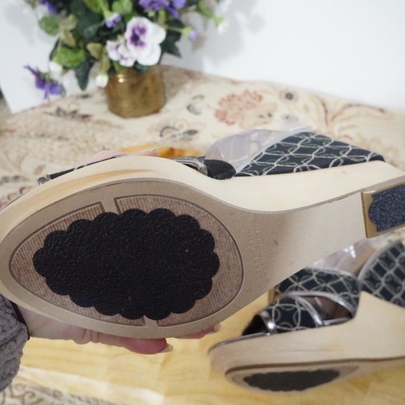 Nine West JUGI Black Tan Open Toe Wood Wedge High - Picture 8 of 8